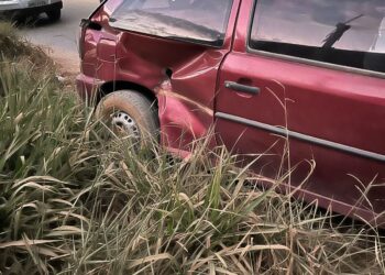 Locomotiva atinge veículo em passagem de nível  entre a Comunidade de Papagaios e o Distrito de Albertos