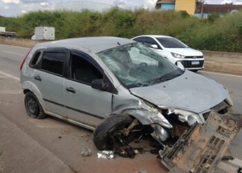 Acidente na MG-050 deixa dois feridos leves