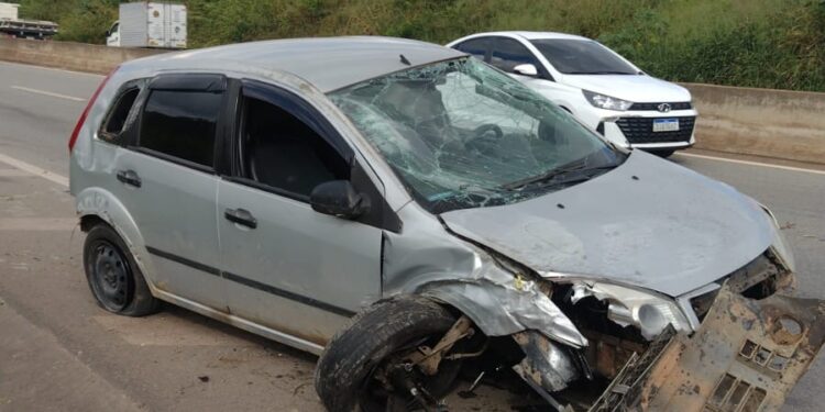 Acidente na MG-050 deixa dois feridos leves