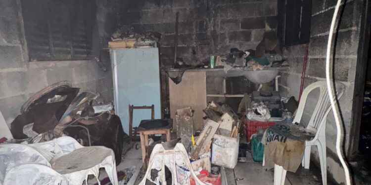 Incêndio em residência mobiliza Corpo de Bombeiros e brigadistas em Lagoa da Prata