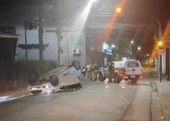 Capotamento termina com condutora embriagada detida pela PM