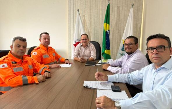 Corpo de Bombeiros se reúne com executivo de Lagoa da Prata para apresentar ações desenvolvidas no município