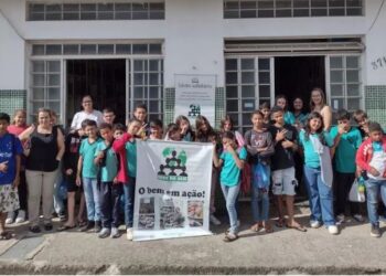 Alunos da Escola Municipal Florêncio Rodrigues Nunes doam de mais de 1.200 livros ao projeto ‘Rede do Bem’