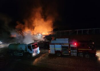 Corpo de Bombeiros divulga detalhes de incêndio que destruiu galpão industrial em Itapecerica