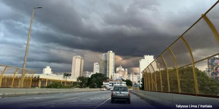 Previsão do tempo mostra onde pode chover mais em MG e no Brasil nesta semana