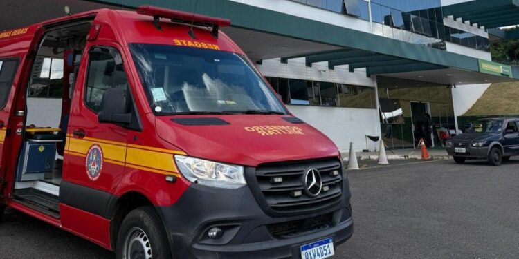 Mulher tem braços e rosto queimados após usar álcool líquido em casa de festas no interior de Minas