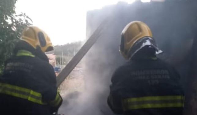 Homem morre em incêndio que destruiu casa em Pará de Minas