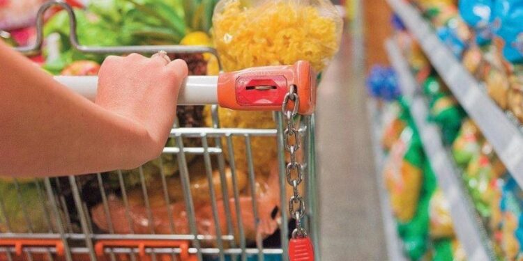 Inflação avança a 0,43% em abril, pressionada por alimentação e saúde