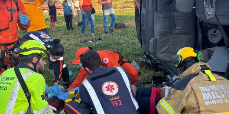Acidente na BR-381 em Carmópolis de Minas deixa um morto e quatro feridos