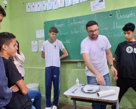 Córrego Fundo: Escola Municipal Rafael José Alves promove aula sobre reações químicas