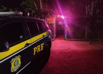 PRF resgata adolescentes vítimas de exploração sexual em boate na BR-381, em Carmópolis de Minas