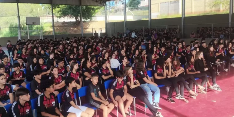 Maio Laranja em Formiga: ação intersetorial mobiliza escolas em defesa da infância