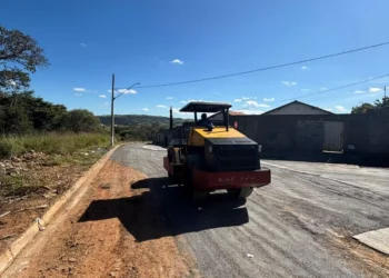 Revitalização no Bairro Geraldo Veloso inclui recapeamento e limpeza urbana