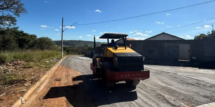 Revitalização no Bairro Geraldo Veloso inclui recapeamento e limpeza urbana