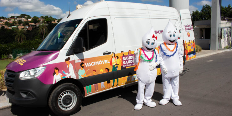 Prefeitura de Córrego Fundo leva Vacimóvel a pontos estratégicos da cidade