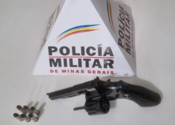 Homem é preso após causar acidente, fugir e ser encontrado armado em Pimenta