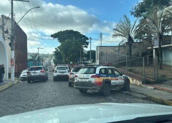 Foragido da Justiça é preso em Formiga após tentar fugir de viatura da PM