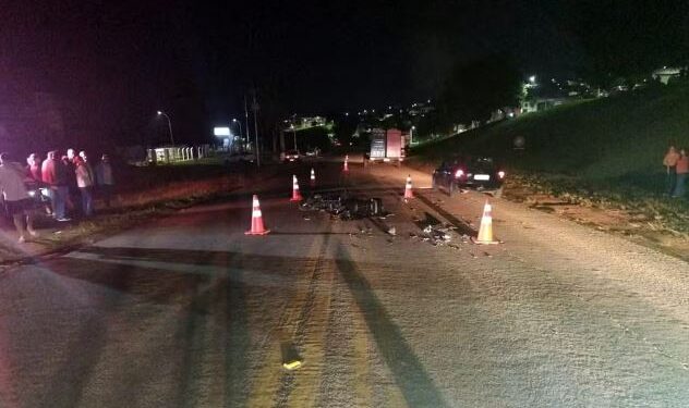 Motociclista morre após bater na traseira de caminhão na MG-184