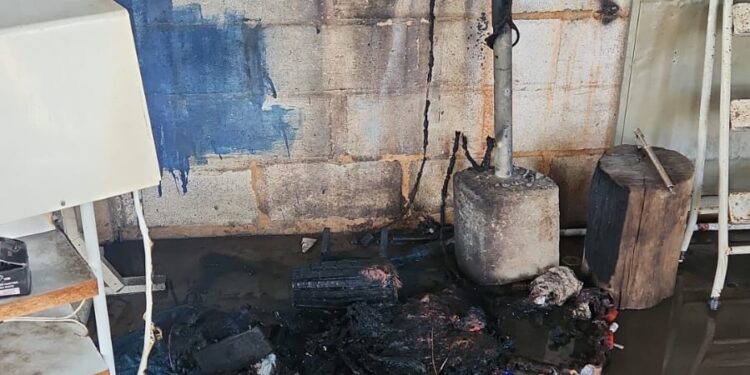 Populares controlam princípio de incêndio em oficina no Mangabeiras, em Formiga