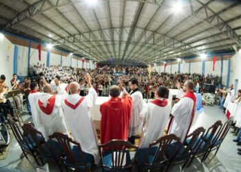 Encontro de Pentecostes reúne a Forania de Formiga no Ginásio Vicentão