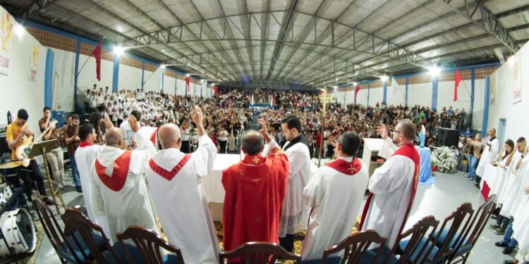 Encontro de Pentecostes reúne a Forania de Formiga no Ginásio Vicentão