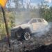 Carro capota, pega fogo e provoca incêndio às margens da BR-354, em Arcos