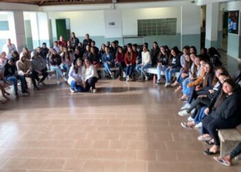 Saúde aborda prevenção ao bullying em escola estadual em Córrego Fundo