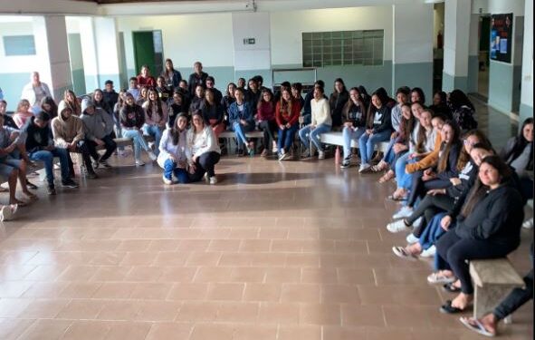 Saúde aborda prevenção ao bullying em escola estadual em Córrego Fundo