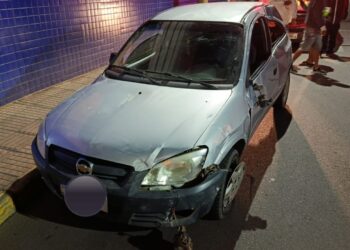 Mulher fica ferida após capotamento de veículo na Avenida Tabelião Juca Almeida em Formiga