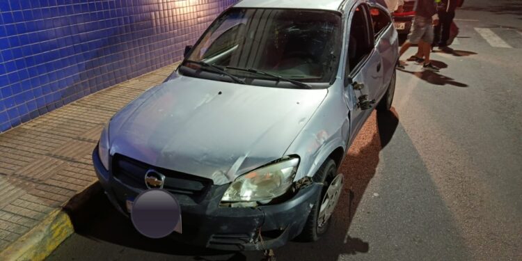 Mulher fica ferida após capotamento de veículo na Avenida Tabelião Juca Almeida em Formiga