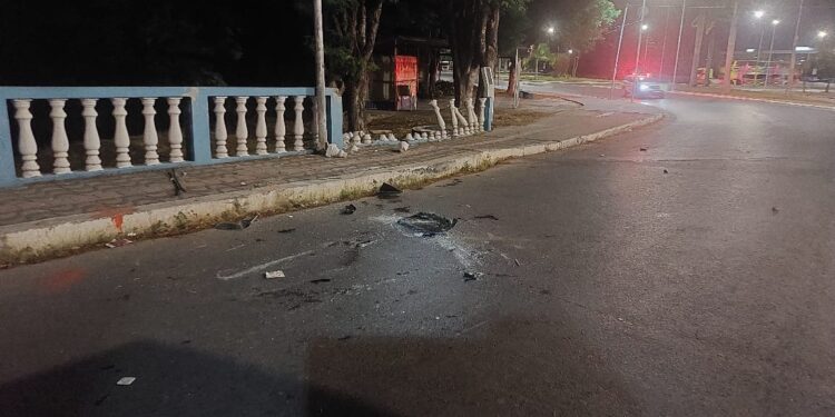 Mulher fica ferida após capotamento de veículo na Avenida Tabelião Juca Almeida em Formiga