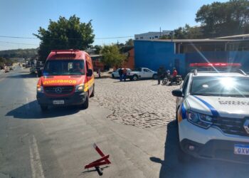 Motociclista fica ferido após colisão com carro no bairro Mangabeiras, em Formiga