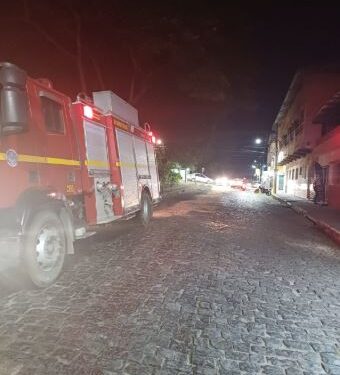 Formiga: derramamento de óleo diesel causa perigo de derrapagem em via pública