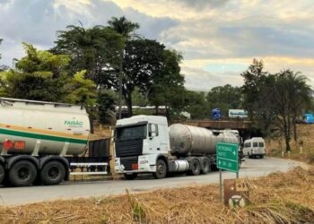 Caminhoneiros entram em greve e podem afetar abastecimento de combustível em Minas