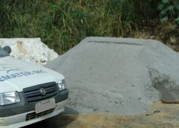 Produtores rurais de Córrego Fundo recebem Agrosilício em ação conjunta com Prefeitura, Emater, Governo de Minas e Hasco