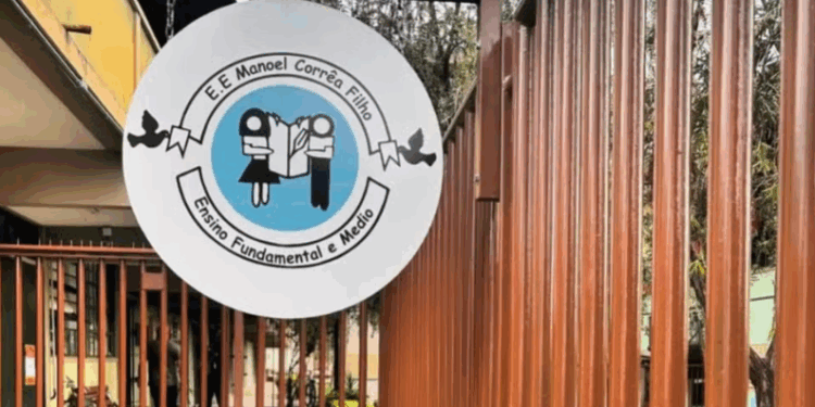 Professora é agredida por aluna e tem lábio cortado em escola estadual de Divinópolis