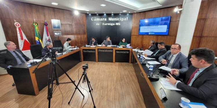 Câmara de Formiga aprova lei que amplia prazo do Aluguel Social e busca proteger famílias em vulnerabilidade