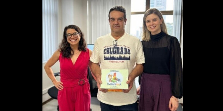 Projeto que resgata galos de rinha vira livro para crianças e inspira educação sobre bem-estar animal