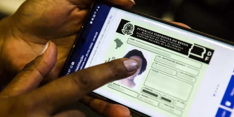 Lei que cria CNH gratuita para população de baixa renda é sancionada