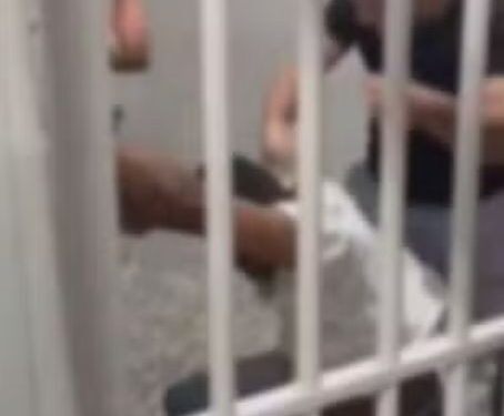 Agressor busca atendimento médico no mesmo local que vítima e é espancado pelos filhos dela