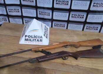 Homem é preso e armas são apreendidas pela Polícia Militar, em Bambuí