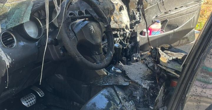 Veículo pega fogo enquanto transitava pelo bairro Bom Pastor, em Divinópolis