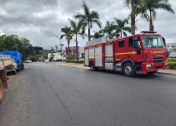 Óleo em via pública de Formiga representa risco de derrapagens