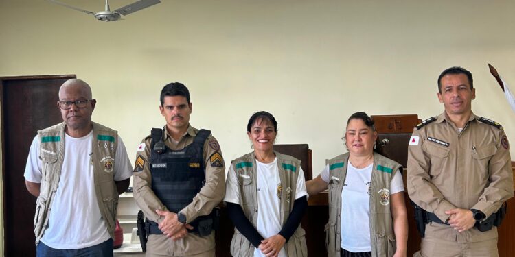 Comissariado de Menores e PMMG se reúnem com pais e adolescentes em Arcos