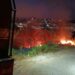 Bombeiros contêm incêndio em terreno baldio no bairro Industrial, em Formiga