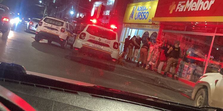 Confusão de trânsito termina em agressão e supostos disparos de arma de fogo em Formiga