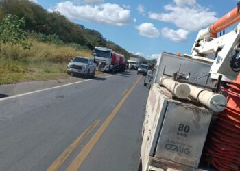 Acidente envolvendo cinco veículos é registrado na BR-354, em Formiga