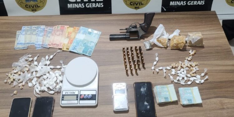 Polícia Civil prende dupla por tráfico de drogas e posse ilegal de arma em Bom Despacho