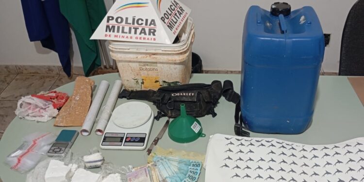 Polícia Militar prende duas pessoas por tráfico de drogas em Pimenta