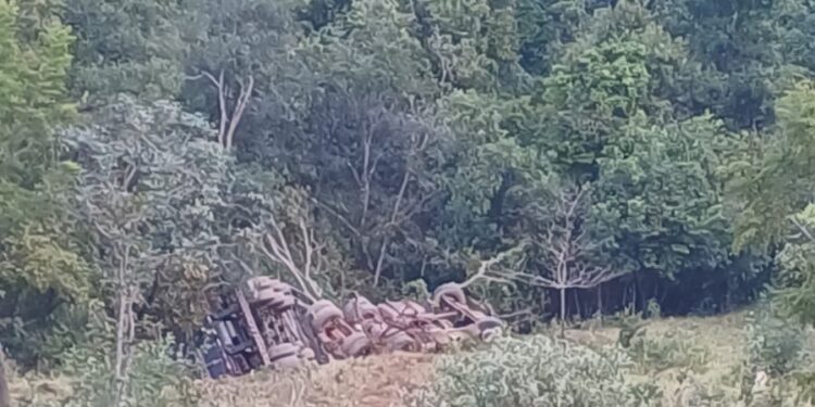 Cobom divulga informações sobre grave acidente entre carretas na BR-354, em Formiga